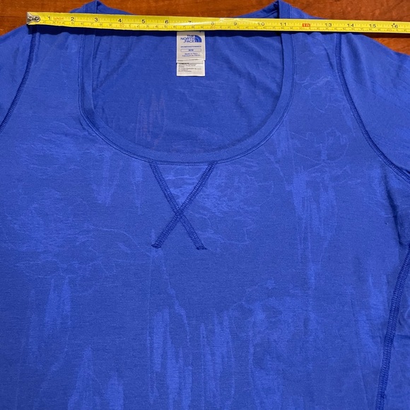 The North Face Women’s Blue Patterned Long Sleeve Shirt - Picture 7 of 9